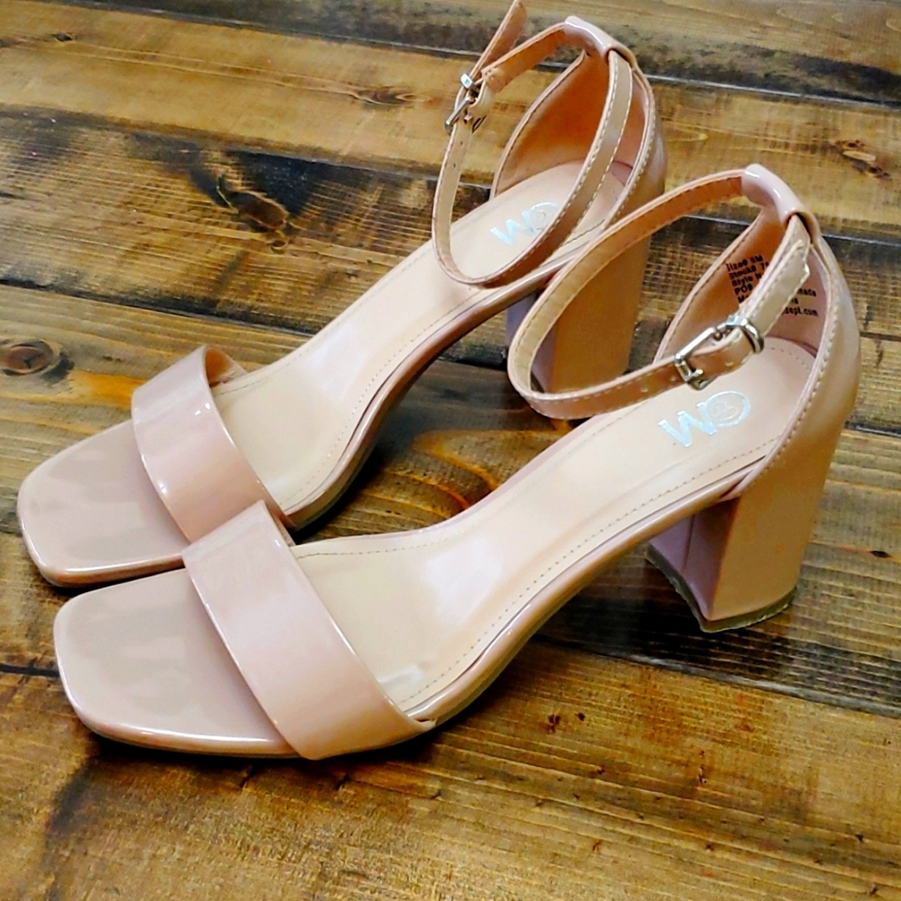 Womens Nude Block Heels size 8 EUC